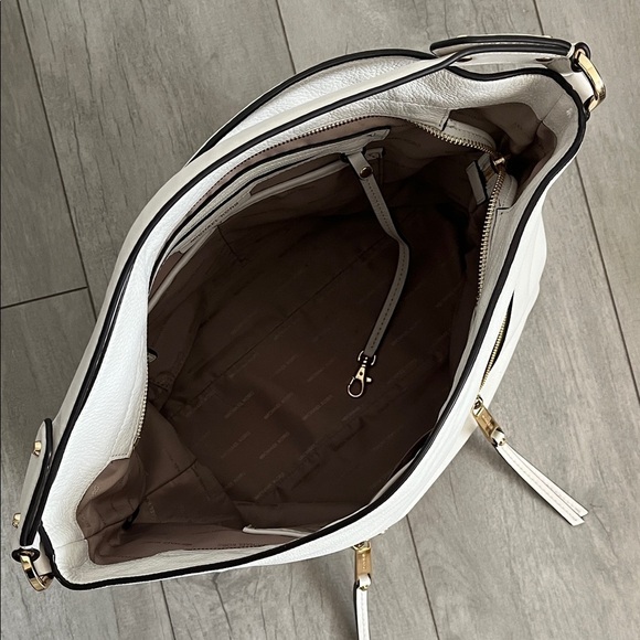 MICHAEL MICHAEL KORS
Evie White Large Pebbled Leather Shoulder Hobo Bag Gold - Picture 11 of 16
